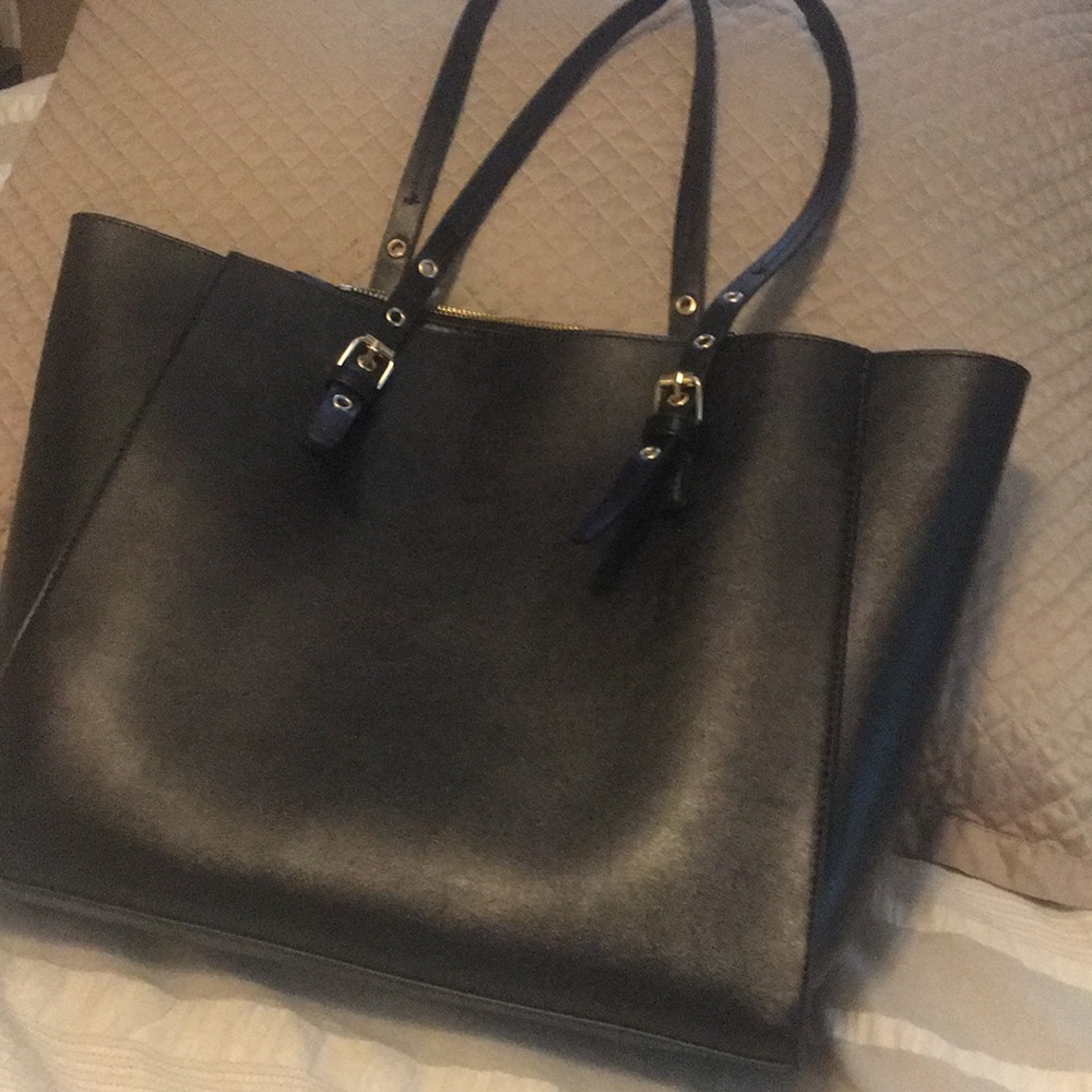 Black tote purse